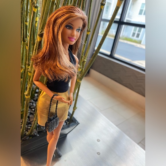 New Barbie Fashionistas - Teresa Doll - Picture 12 of 16